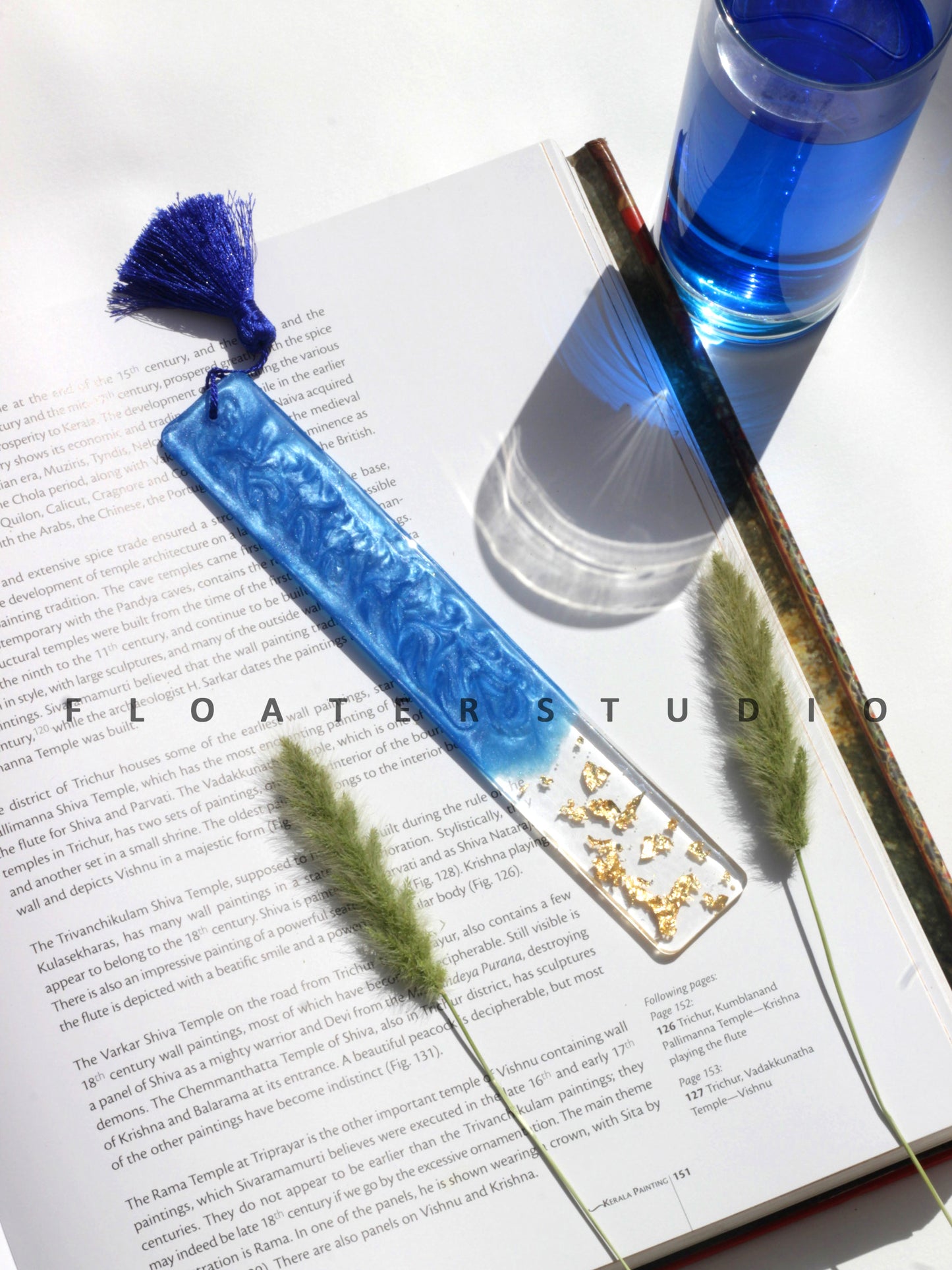 Bookmark, Resin Bookmark in Four Colour Pink, Blue, Yellow and Green, with Transparent Gold Leaf, Beautiful Page Marker